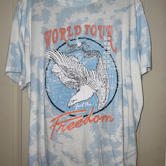 World Tour Tee - Picture 1 of 3